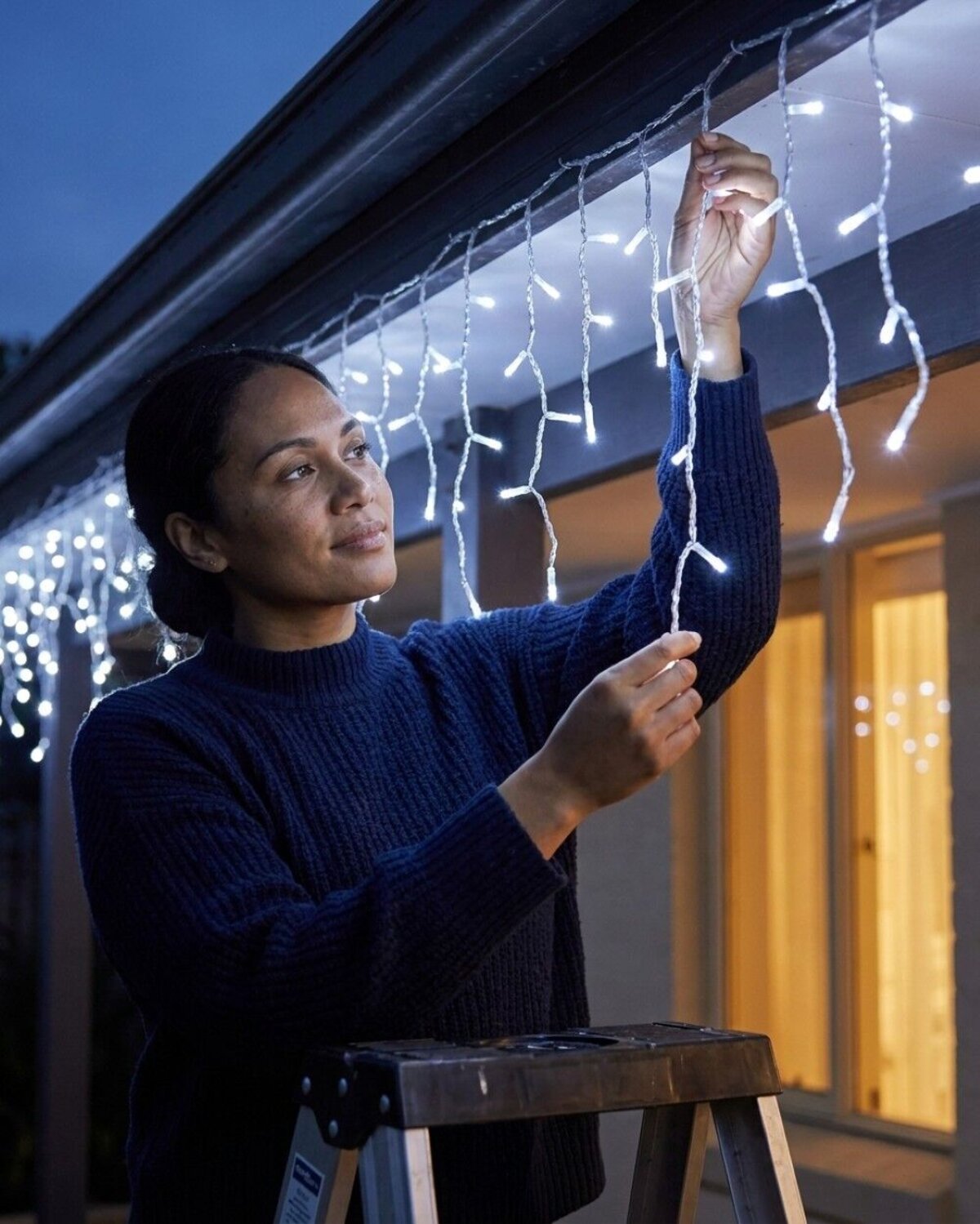 360 Snowing Cool White LED Icicle Lights 5 Speed With Static | 8m — image 3