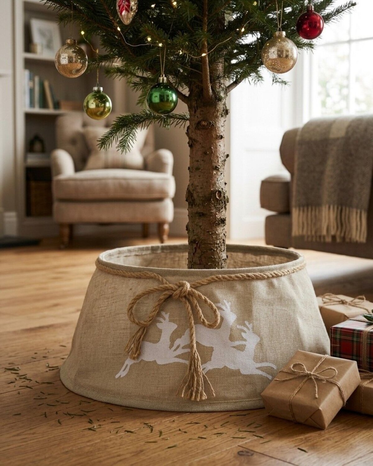 62cm Burlap & Prancing Reindeer Christmas Tree Collar With Rope Bow — image 4