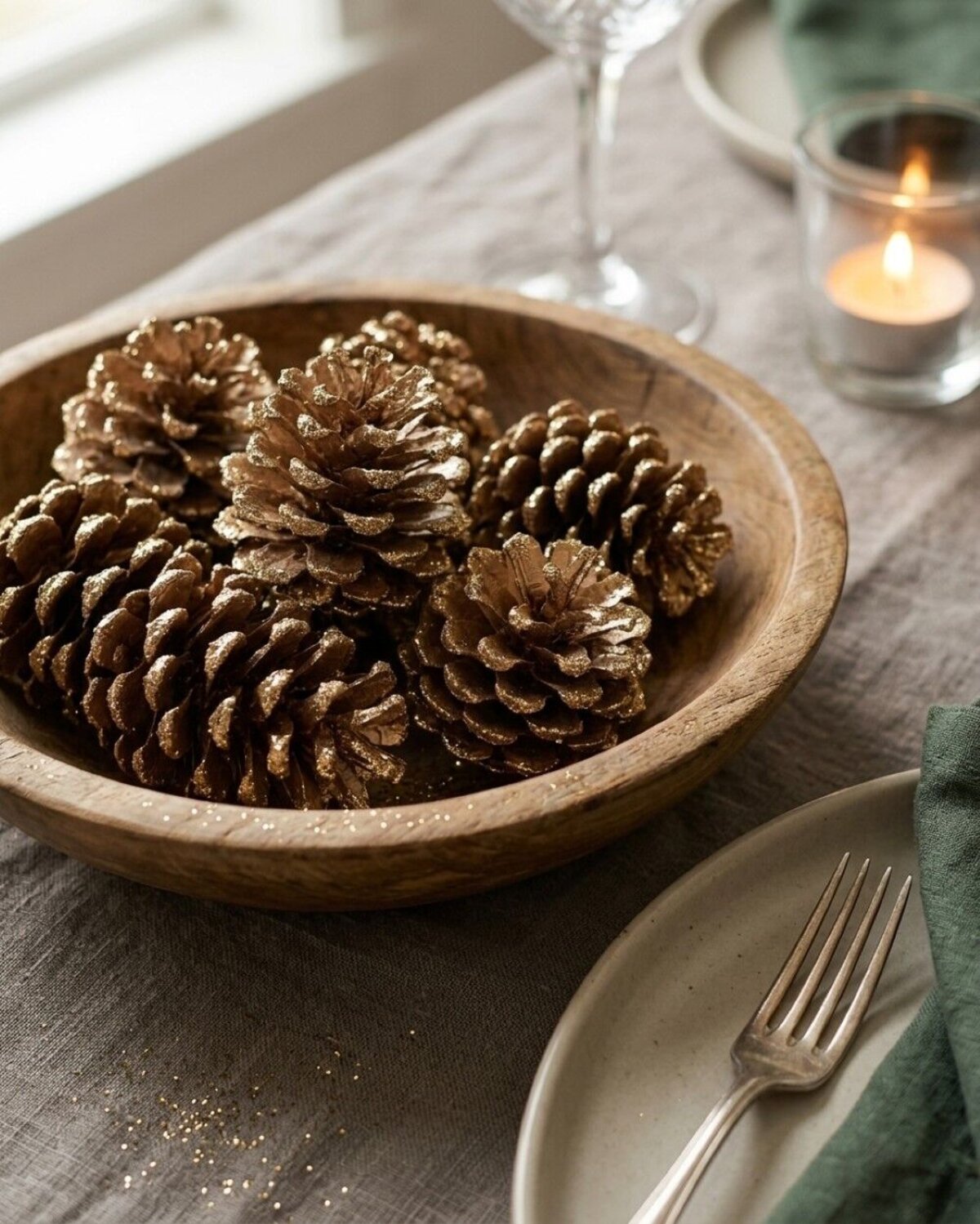Natural Large Champagne Glittered Pinecones | 200g — image 4