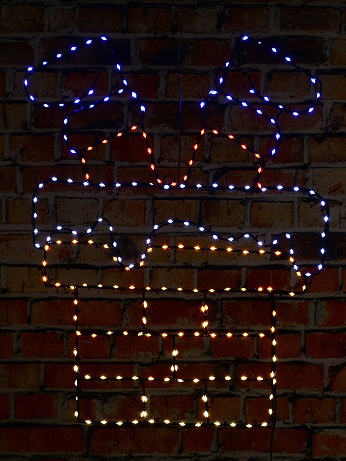60cm Santa Stuck In Chimney On Black Frame Outdoor LED Light Display — image 5