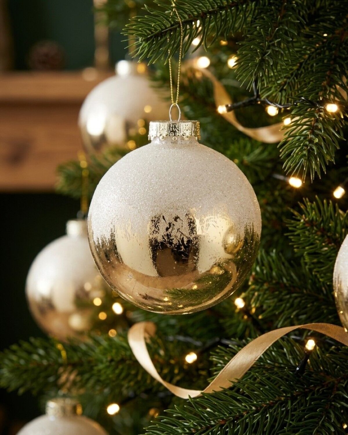 4x Timeless Glossy Gold Signature Glitter Snow Baubles | 10cm — image 2