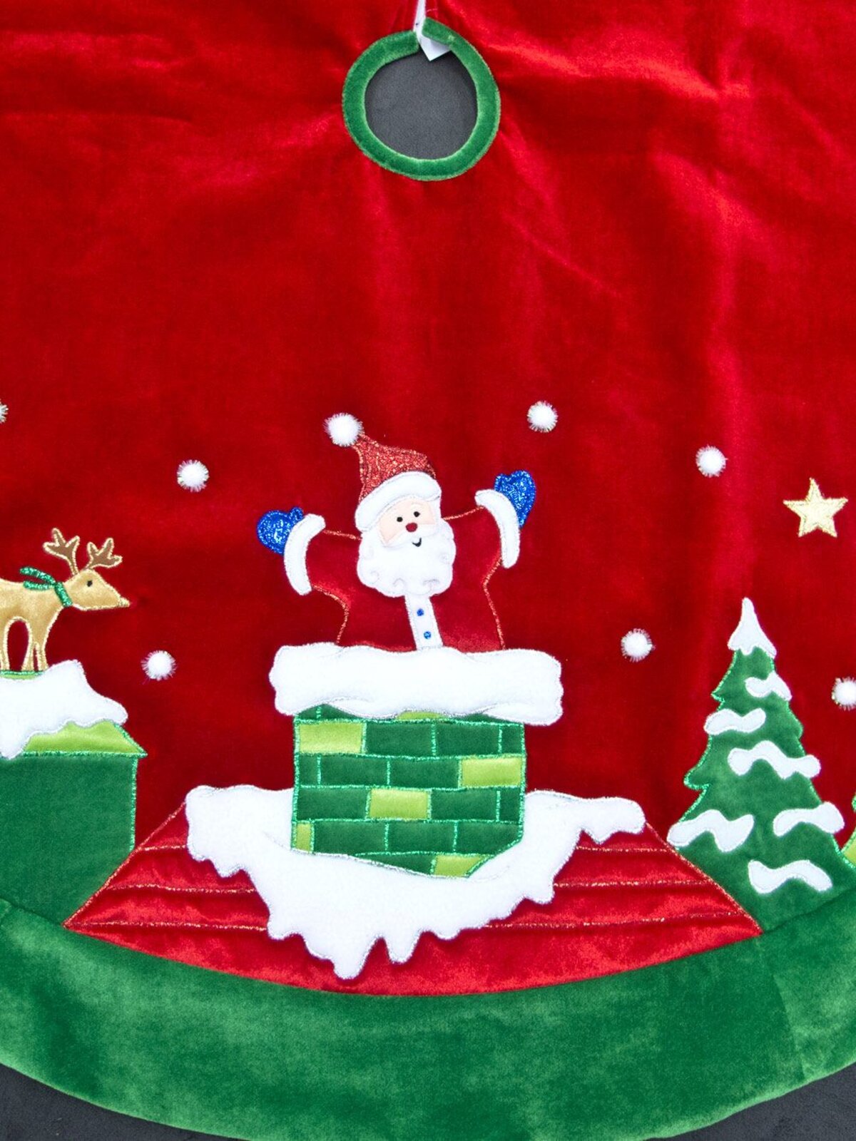 Green With Red Border & Sleigh Scene Tree Skirt - 1.2m