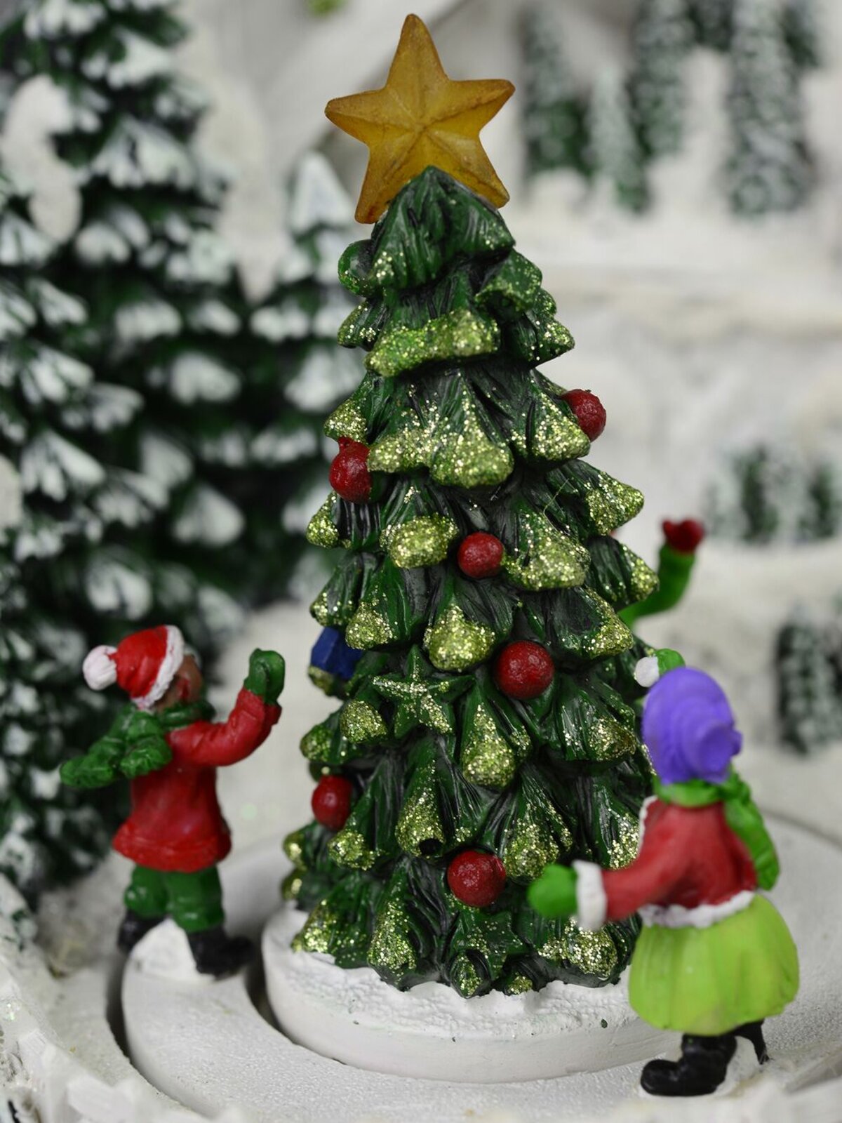 Illuminated & Animated Ice Skating Winter Christmas Eve Scene - 32cm — image 3