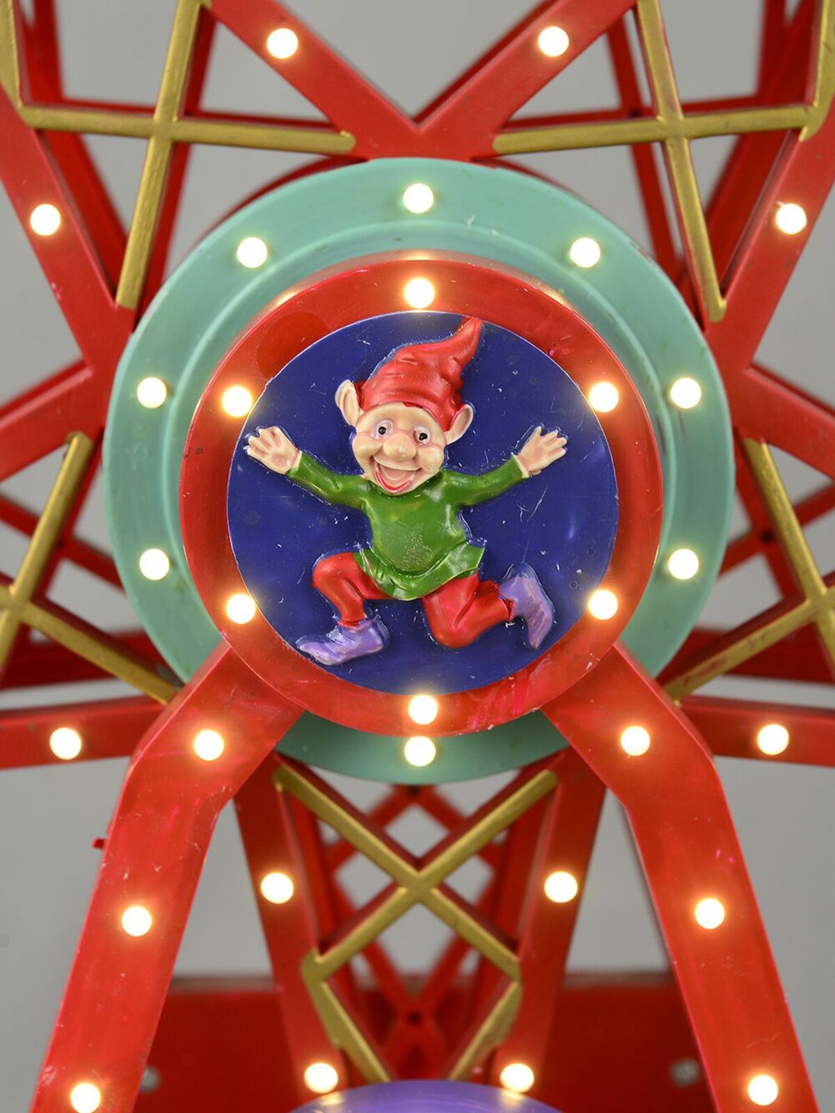 Illuminated, Animated & Musical Ride The Starburst Ferris Wheel Scene - 30cm