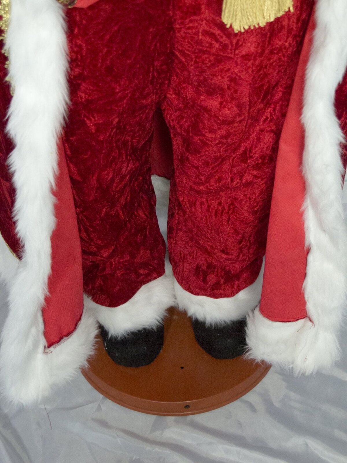 Singing & Dancing Santa With Teddy & Gifts - 1.5m — image 9