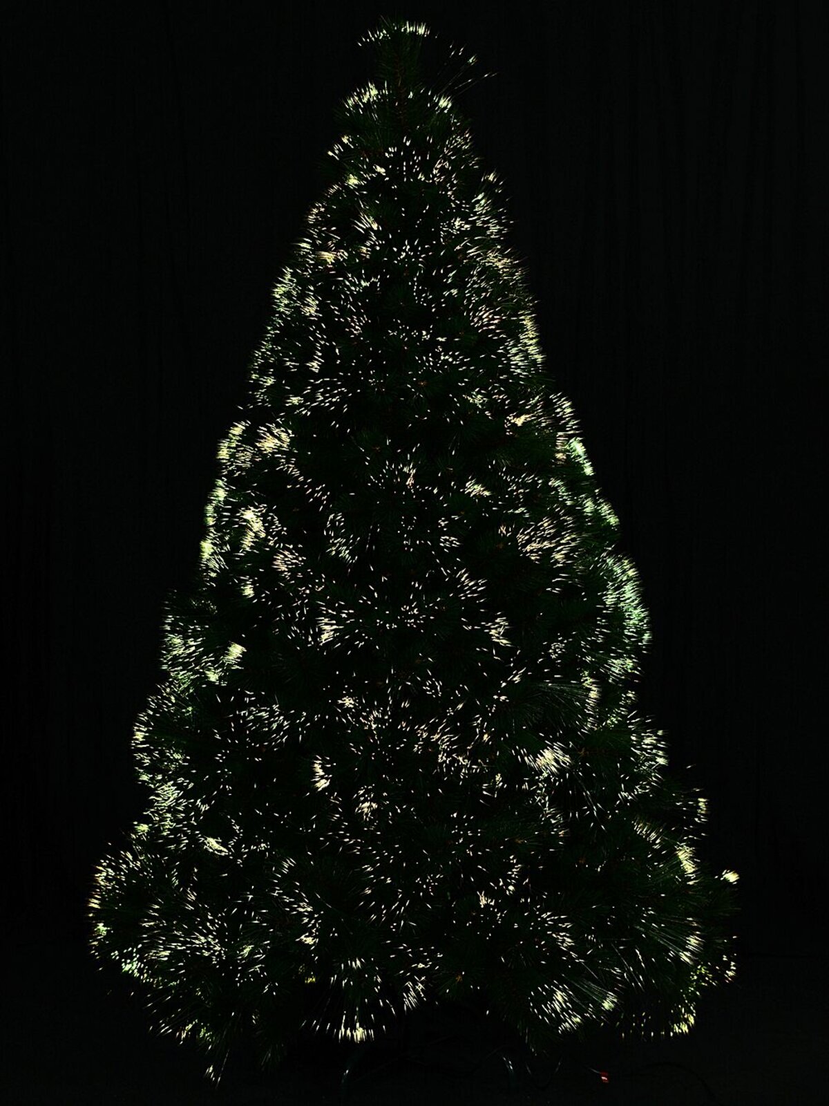 The Majestic Aurora Fibre Optic Christmas Tree With 612 Pine Needle Tips - 1.8m — image 4