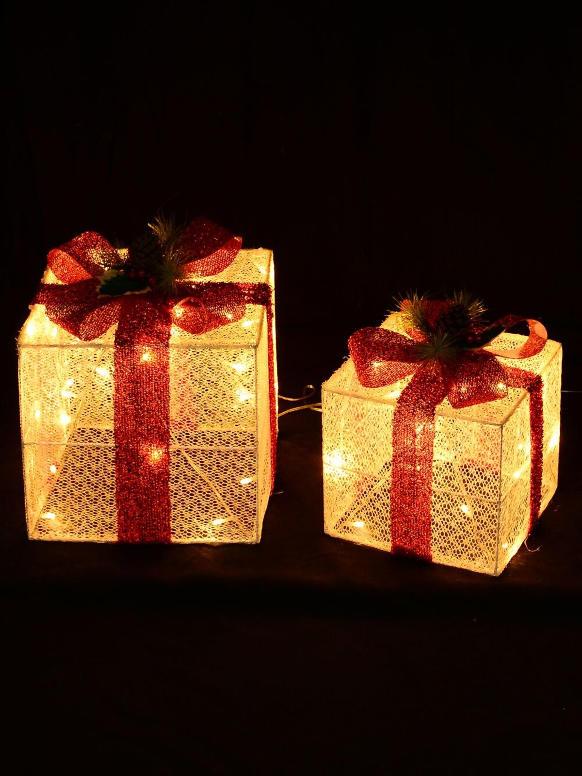 White Glitter Mesh 3D Gift Box LED Display Set | 25cm & 20cm — image 3