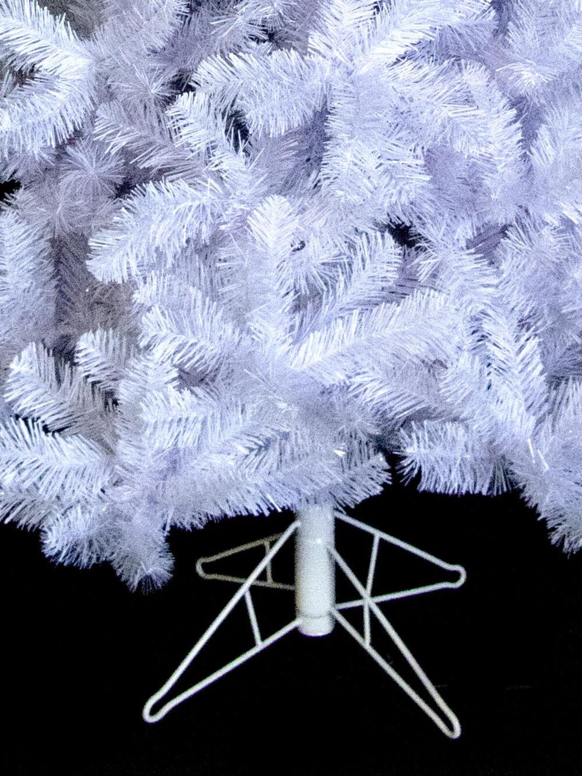 Winter White Pine Christmas Tree With 591 Tips - 1.8m — image 4