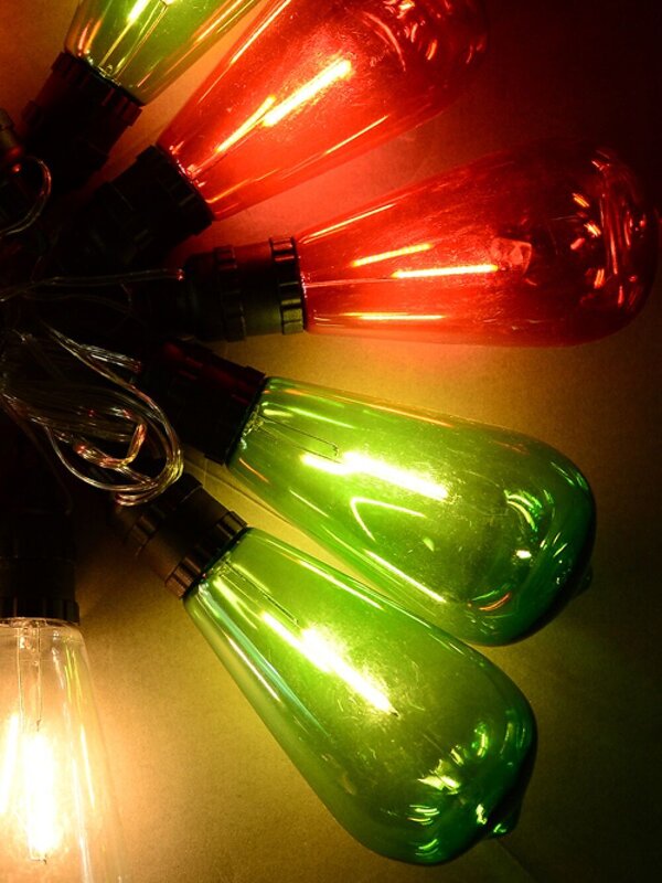 10 Incandescent Red, Green & Transparent Bulb Solar String Lights - 1.5m — image 4