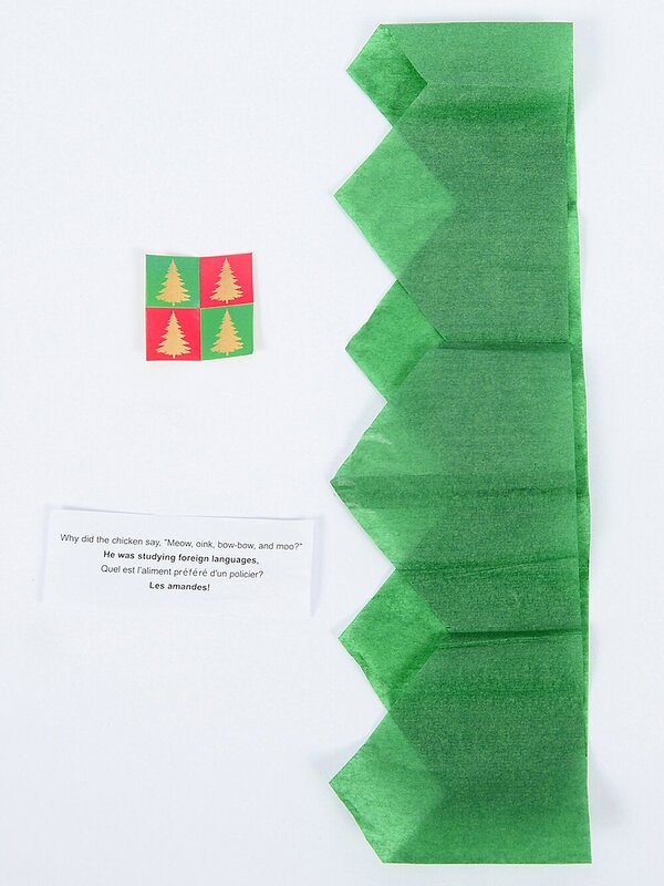 100x Red & Green With Gold Foil Trees Christmas Bon Bons (Crackers) | 24cm — image 3