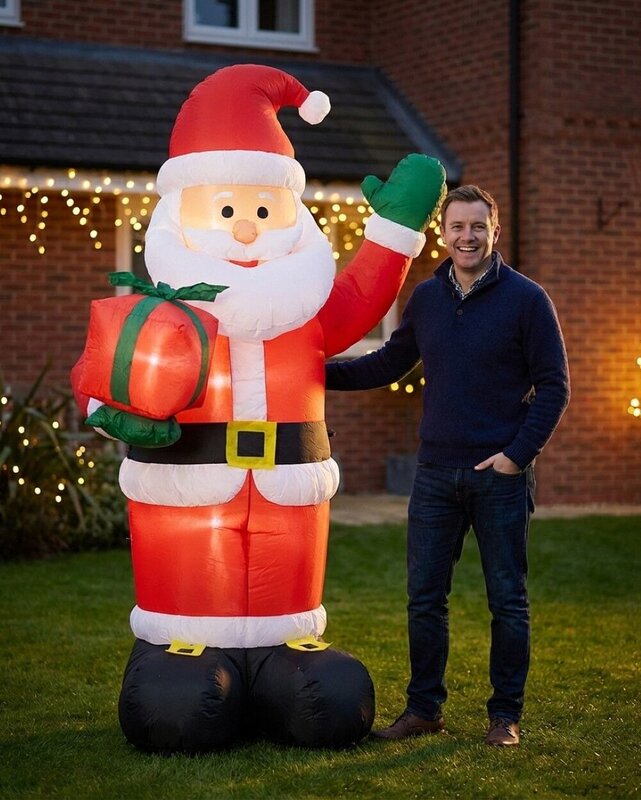 1.9m Classic Greeting Santa Holding Gift | LED Outdoor Inflatable — image 3