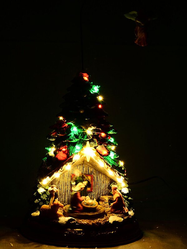 42cm Nativity Tree Stable With Manger & Animated Angel LED Christmas Scene — image 3