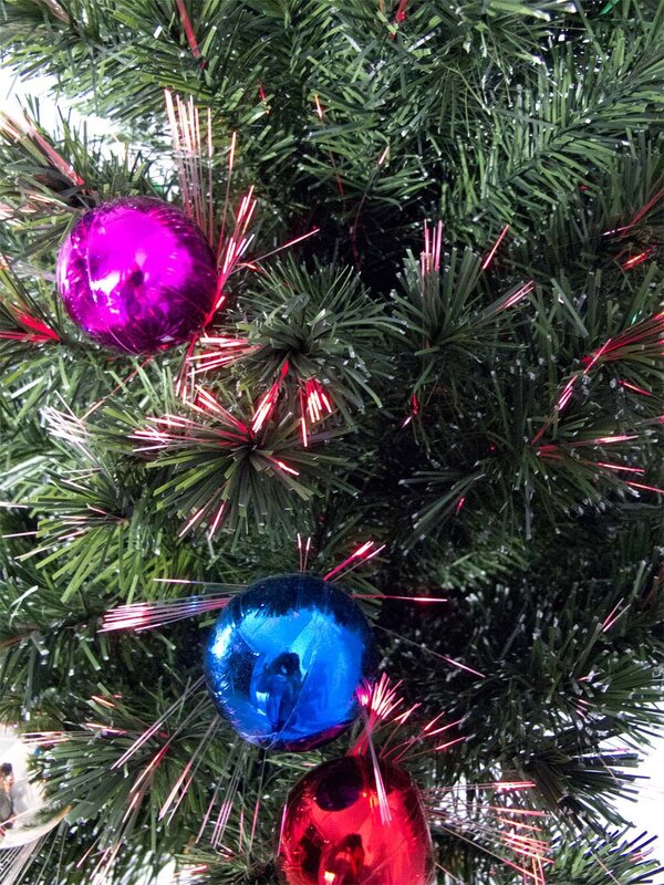 LED With Bauble Decorations Fibre Optic Christmas Tree - 1.5m — image 4