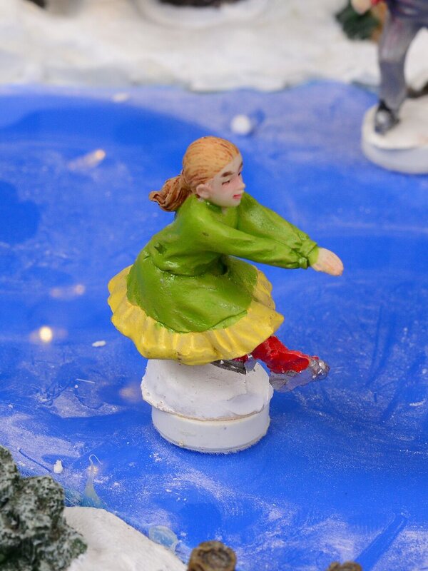 Pond Skating Christmas Scene With Santa, Reindeer & Christmas Critters - 33cm — image 10