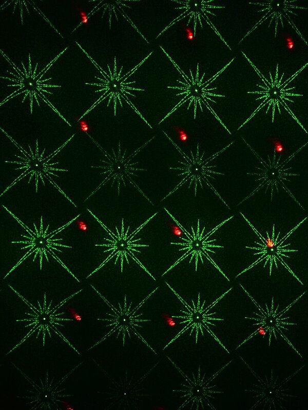 Red & Green 12 Patterned LED Christmas Garden Laser Light | 12m x 12m — image 6