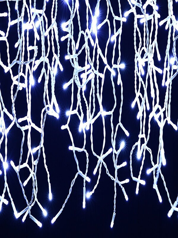 420 Cool White LED Icicle Lights 8 Function With Memory Hold | 10m