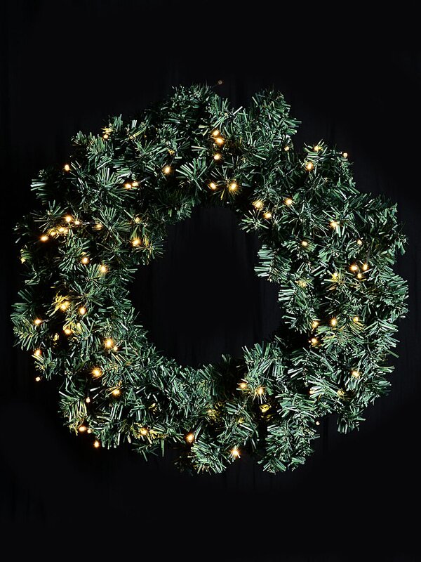 56cm Balsam Fir Needle Pre-Lit Battery Wreath With 235 Tips